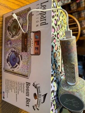 Leopard Print Glitter Bluetooth Speaker